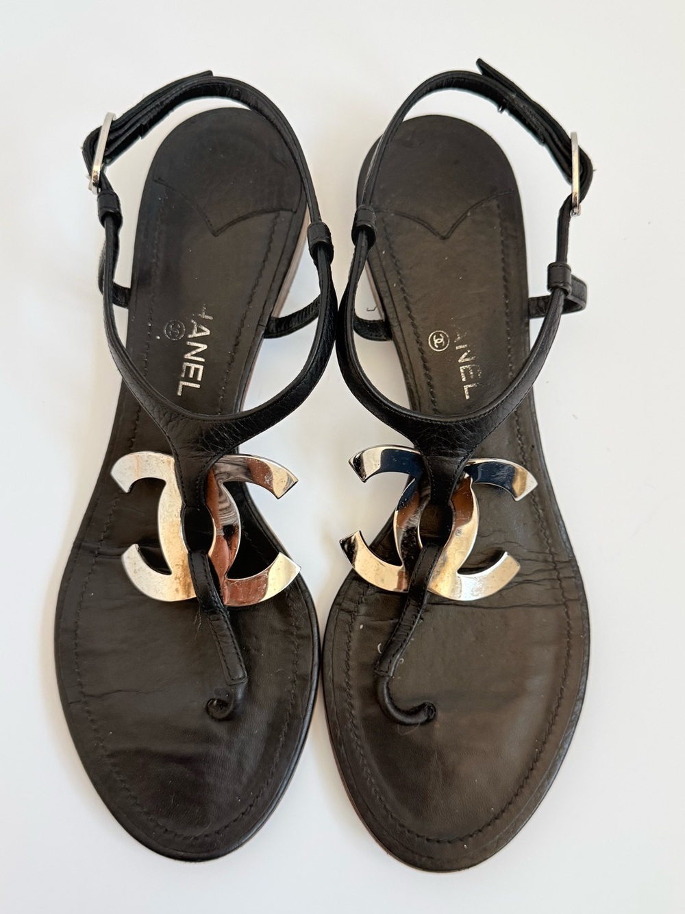 Chanel G25991 Black Leather CC Logo  Thong Sandals Cruise Resort Size 37.5
